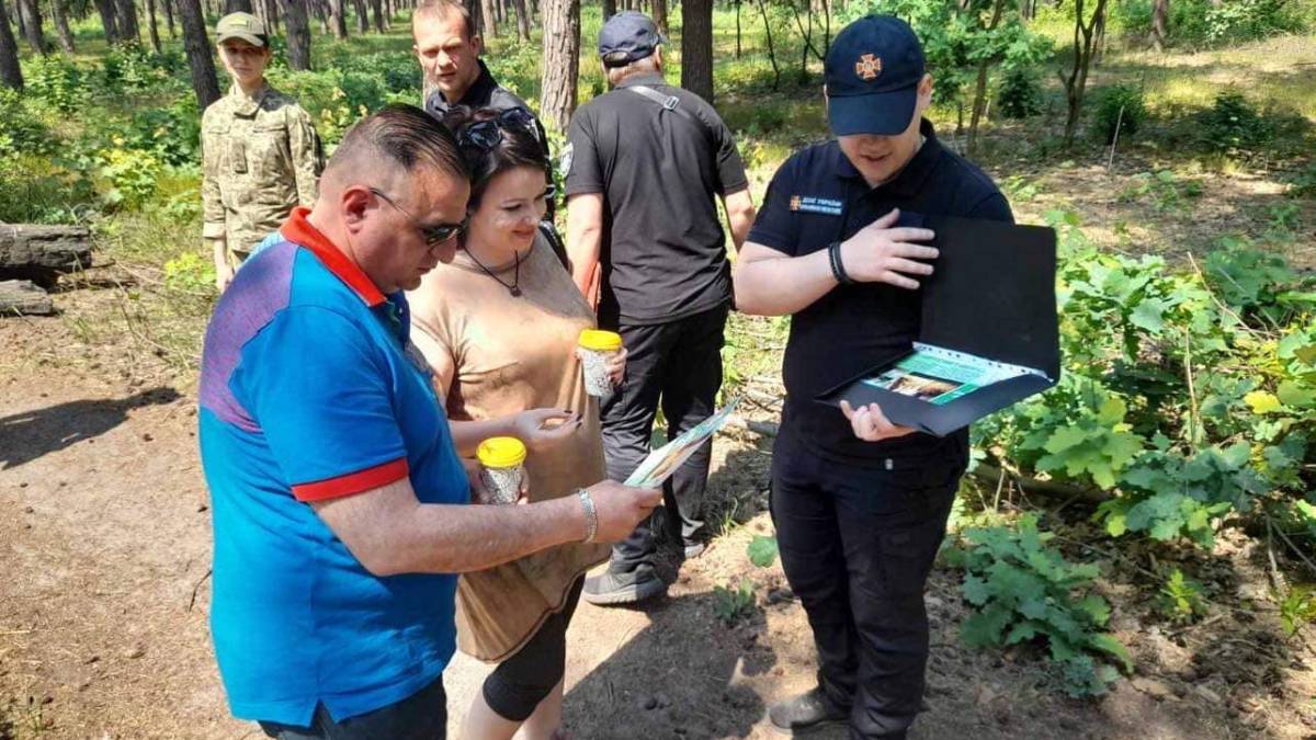 Військкоми в лісах Києва: любителям шашликів вручили повістки (фото)