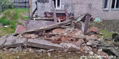На Запоріжжі поліцейські задокументували наслідки збройних атак, від яких постраждали мирні жителі