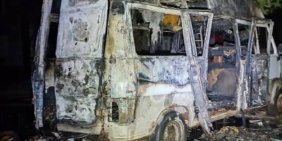 У Запоріжжі двоє місцевих жителів підпалили мікроавтобус конкурента