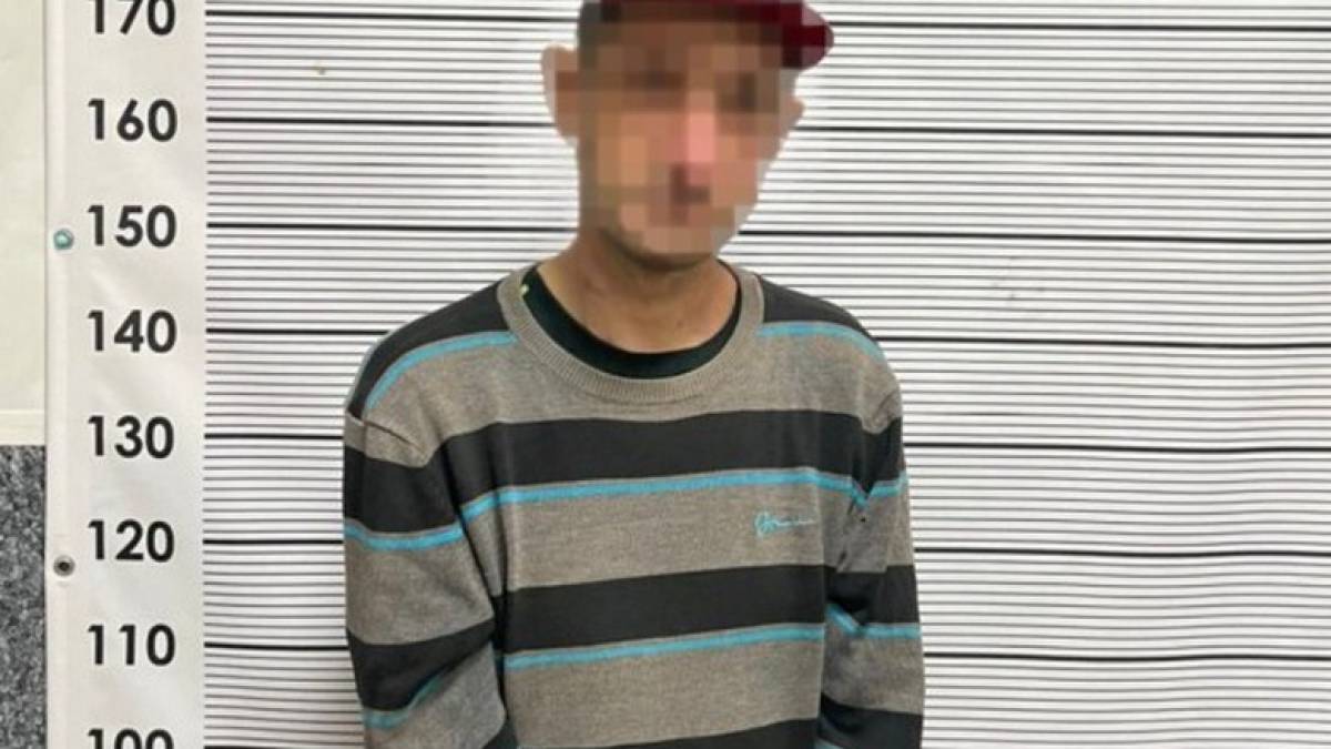 У Запоріжжі раніше судимий місцевий мешканець під час перевірки документів вдарив кулаком поліцейського