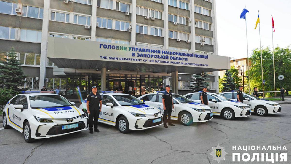 Поліцейським Мелітополя передали нові службові автомобілі Toyota Corolla