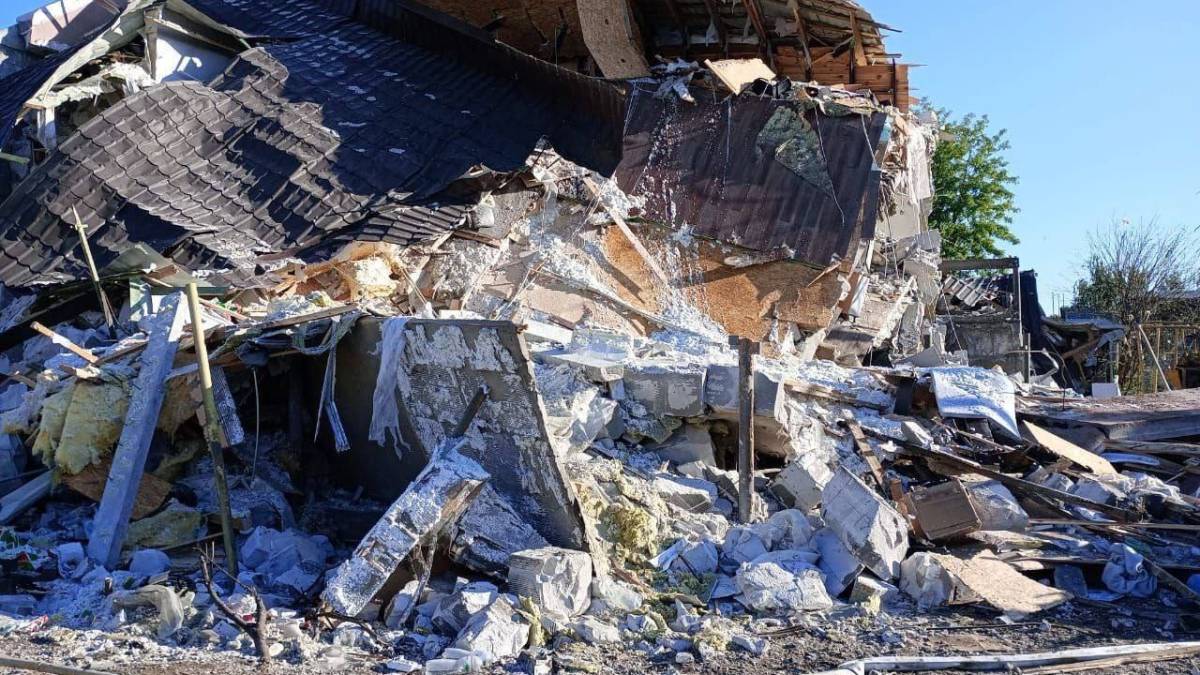 Окупанти вдарили по передмістю Дніпра: люди – під завалами  (інформація на ранок 4 червня)
