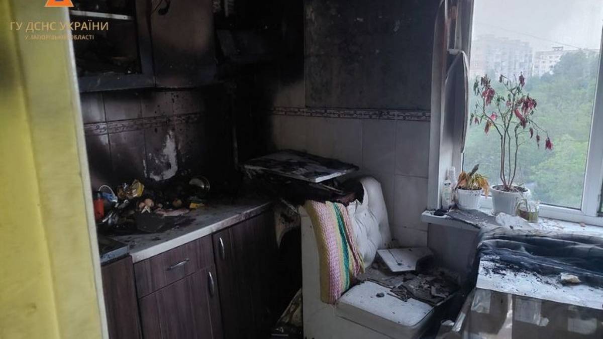 У Запоріжжі сталася пожежа у дев’ятиповерховому будинку: на боротьбу з вогнем залучили 16 рятувальників