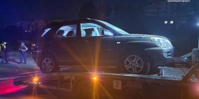 У Запоріжжі водій протаранив авто та наїхав на бордюр