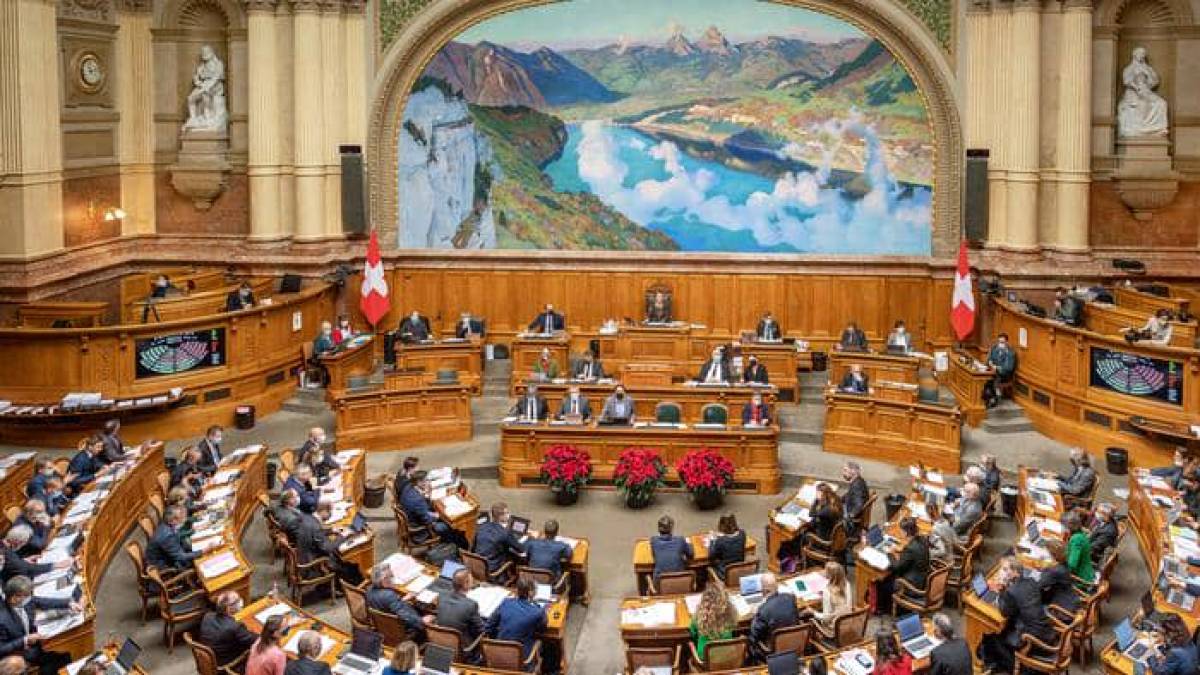 У Швейцарії підтримали реекспорт зброї в Україну