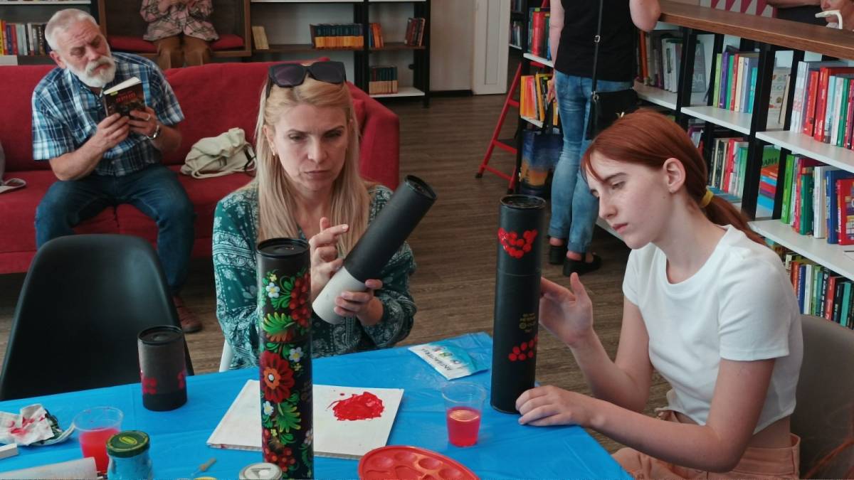 Малюємо калину на тубусі від міни