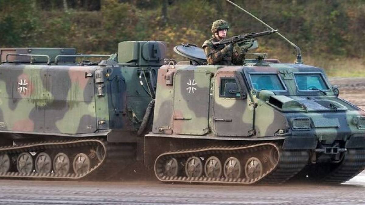 Германия передала Украине первые гусеничные вездеходы Bandvagn 206
