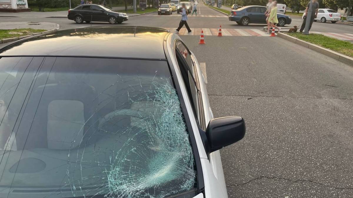 На проспекті Соборному у Запоріжжі авто збило пішохода: поліція шукає свідків
