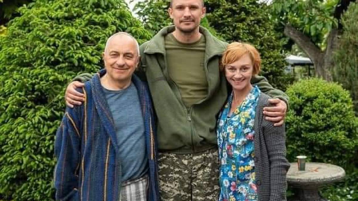 Віктор Андрієнко виходить із колегами на “Зв’язок”