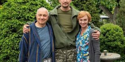 Віктор Андрієнко виходить із колегами на “Зв’язок”