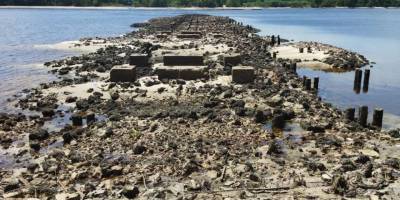 У Запоріжжі тепер можна побачити залишки мостів, які були під водою майже 70 років (фото)