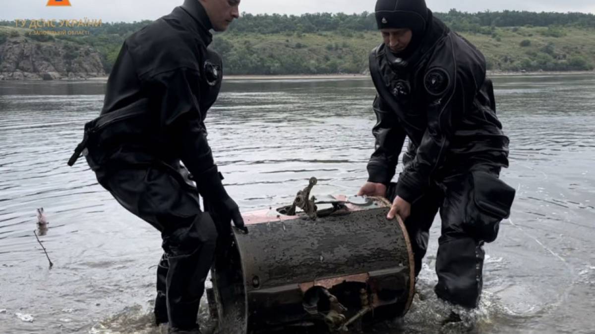 У Запоріжжі в Дніпрі виявили залишки від ракети С-300, фото
