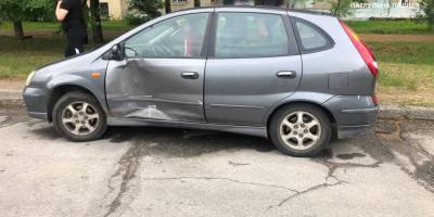 У Запоріжжі водій врізався у авто на стоянці, після чого втік з місця ДТП