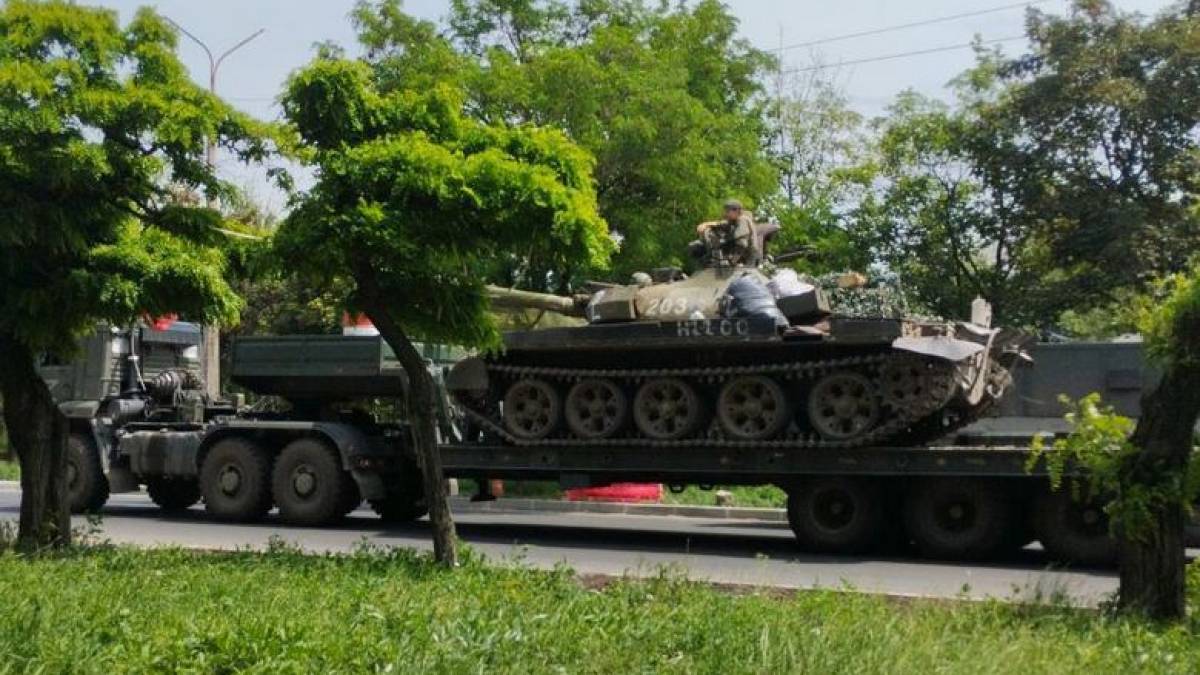 З Запорізької області окупанти вивозять награбоване на танках, а назад везуть БК на «швидких»