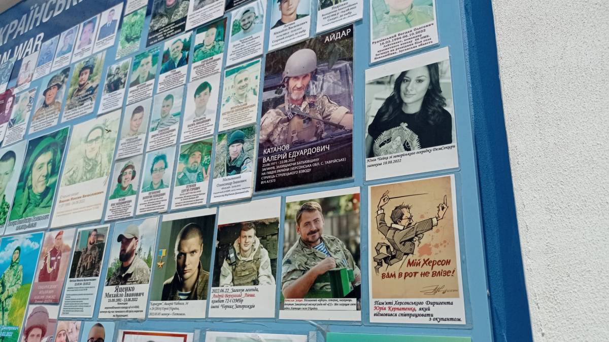 Запоріжці на стіні плачу Михайлівського монастиря