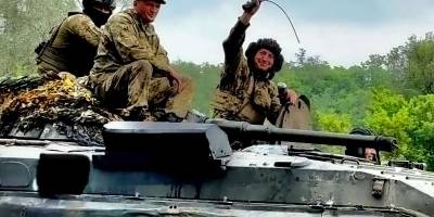 Десантники звільняють рідну Батьківщину від ненависних окупантів (фото)