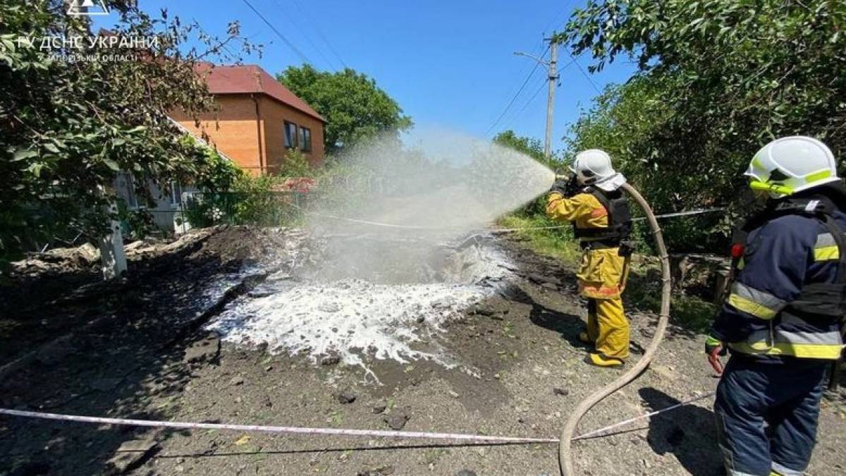 Під час обстрілу селища у Запорізькому районі ворог пошкодив газову трубу