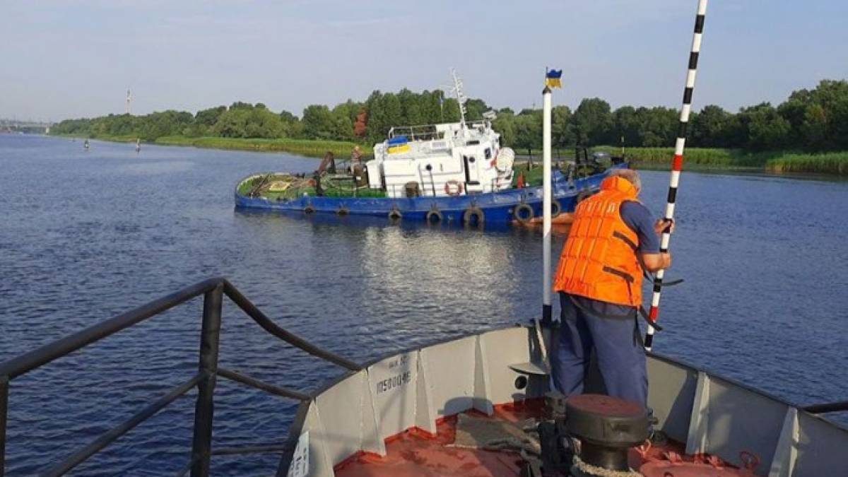 Річку Дніпро почали обстежувати на міни