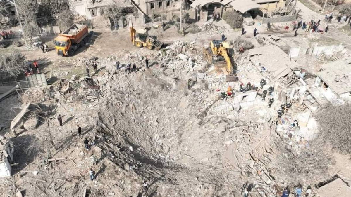 Атака на Дніпро: зруйновано декілька будинків, є постраждалі