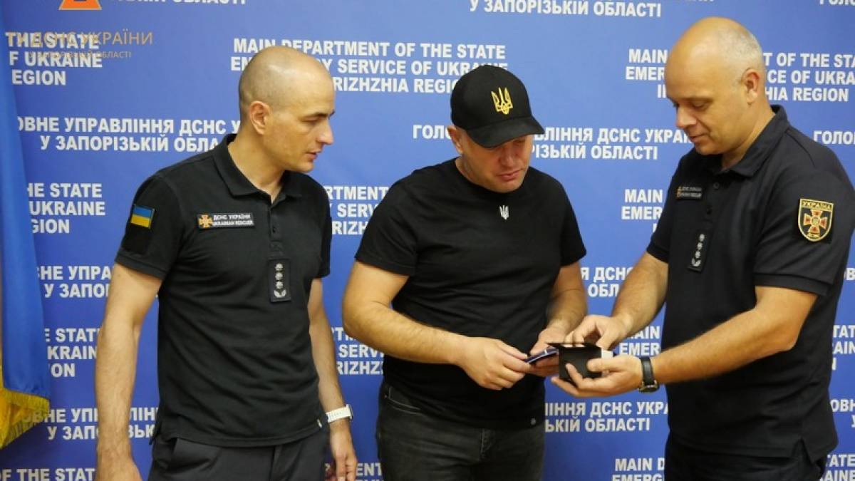 Запорізького волонтера нагородили медаллю «За гідність та патріотизм»
