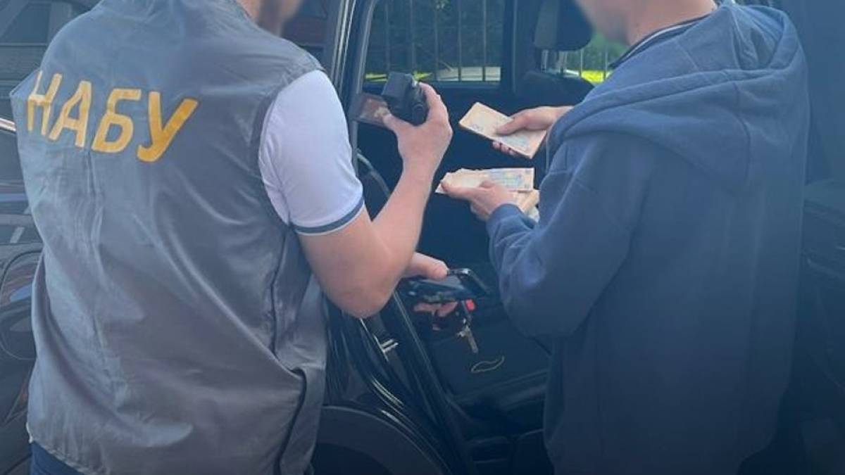 За вимагання коштів у бізнесмена-волонтера затримано голову Тернопільської облради та двох заступників голови ВЦА