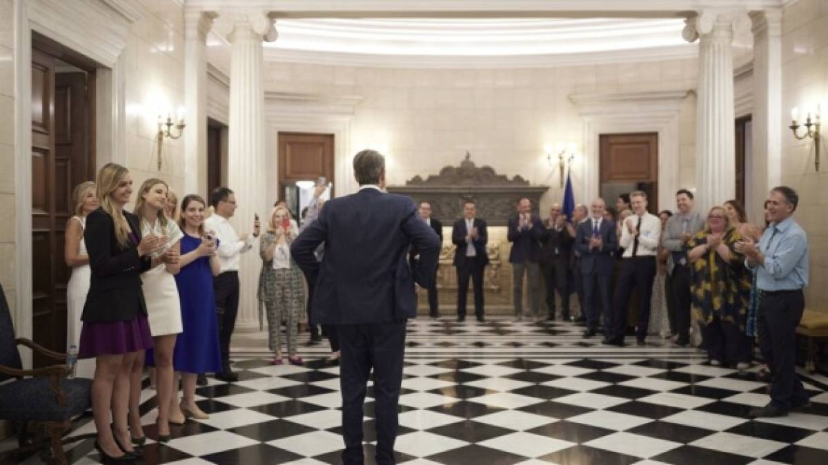 New cabinet defined by rotation, changes [Dimitris Papamitsos/Office of the Prime Minister]