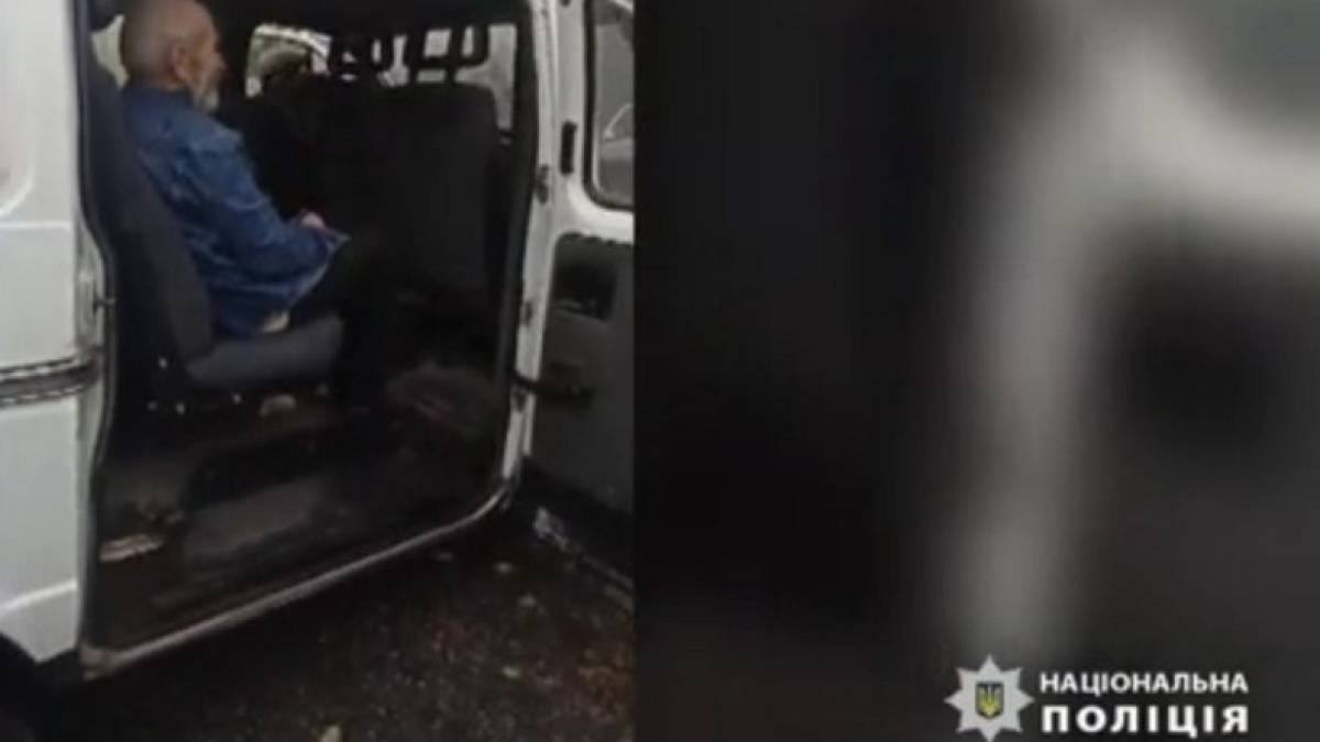 На Запоріжжі поліцейські вивезли з-під обстрілів самотнього пенсіонера