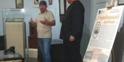 У Запорізькому краєзнавчому музеї відкрилася виставка «Український мрійник»
