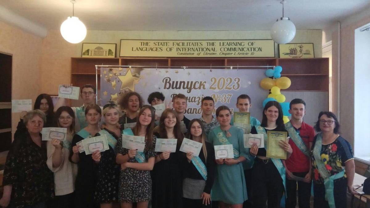 Прощавай, запорізька школо 37! Тебе і театру вже не буде…