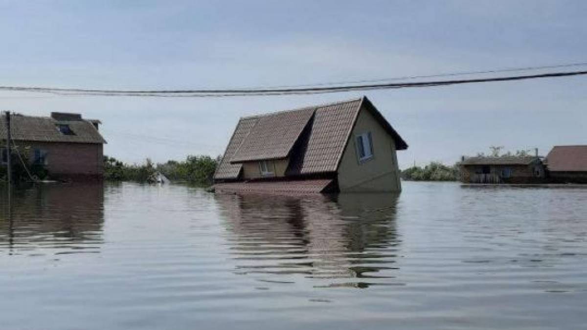 Окупанти ховають жертв підриву Каховської ГЕС у братських могилах, – Генштаб ЗСУ