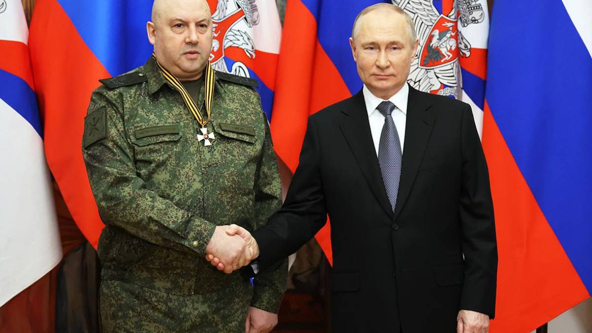 російського генерала Суровікіна допитали і відпустили – ЗМІ