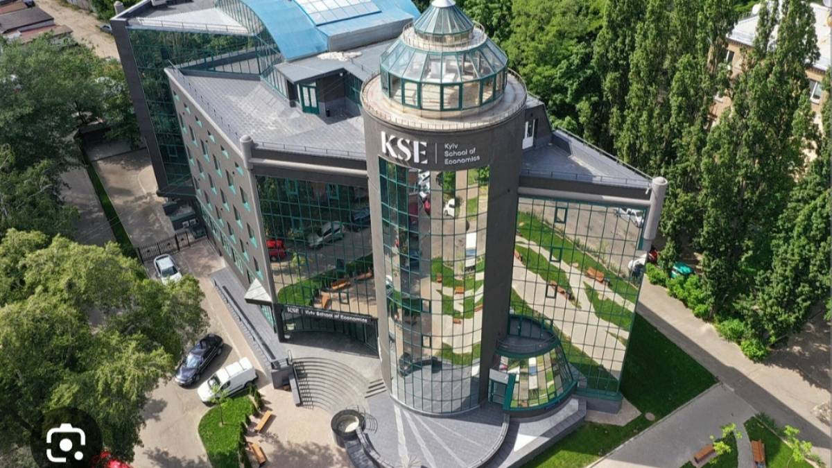 Київська школа економіки пропонує гранти на навчання