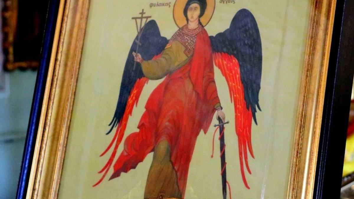 Запоріжжя взяв під захист Ангел охоронець з чорно-червоними крилами та мечем
