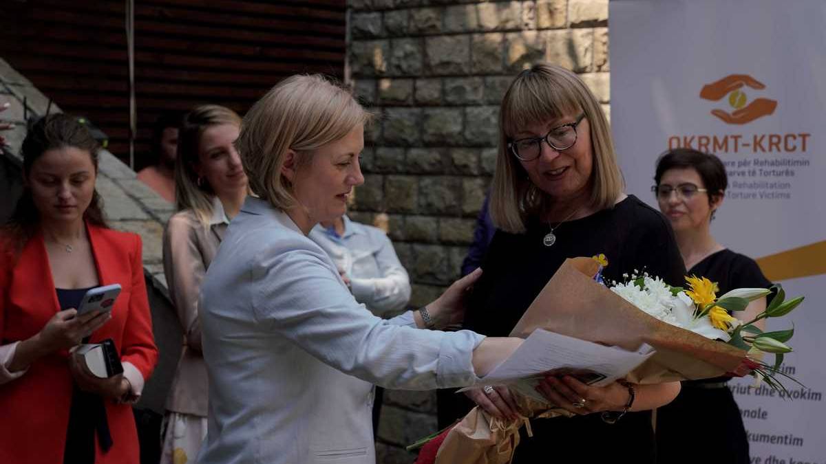 Художниця Людмила Макей допомогла грошима запорізьким журналістам