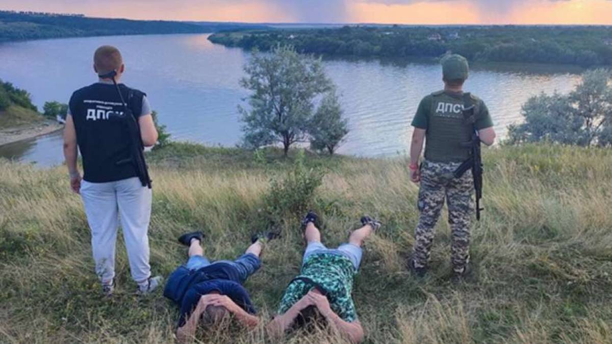 Мешканець Запорізької області хотів потрапити до Молдови на надувному матраці