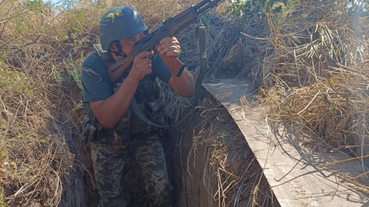 Бердянський прикордонник «приземлив» дрон за допомогою рушниці (відео)