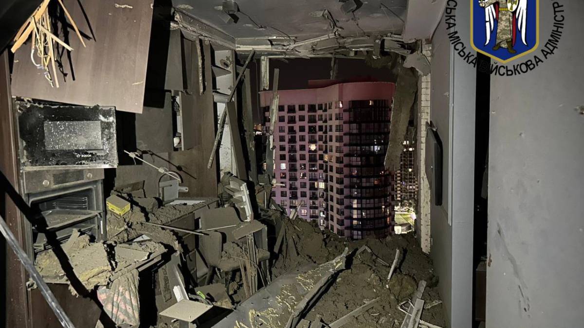 Нічна атака дронами на Київ: є поранені та загиблий