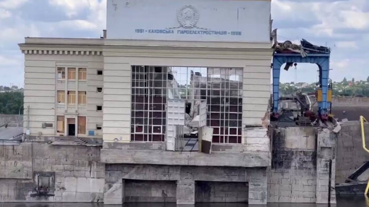Каховська ГЕС через місяць після підриву: в мережі з’явилися відео