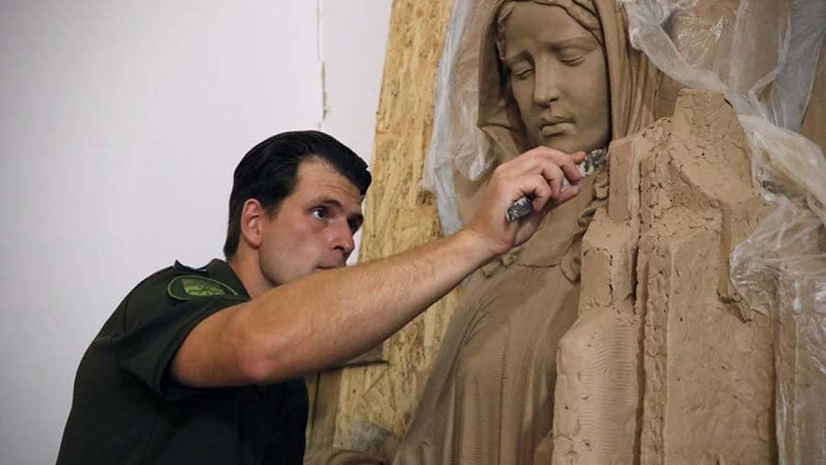 У Запоріжжі нацгвардієць-скульптор створює пам’ятник Богородиці, яка буде берегти душі наших воїнів