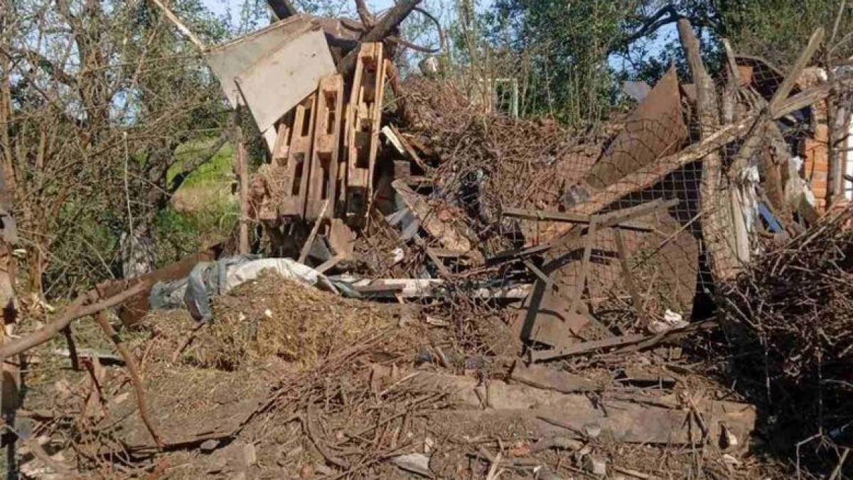 На Запоріжжі поліцейські задокументували наслідки ворожих обстрілів
