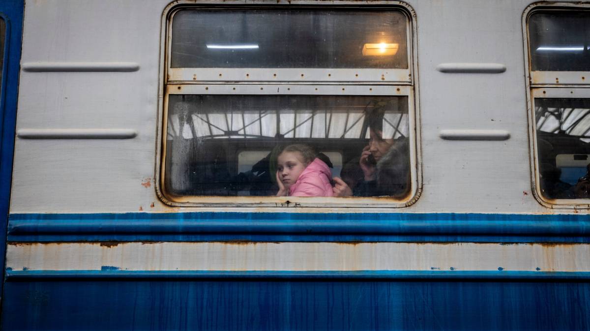 Сирени, вибухи, бомбосховища, міни, дула автоматів, мрія про вдосталь їжі і води…