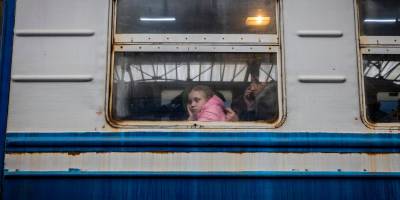 Сирени, вибухи, бомбосховища, міни, дула автоматів, мрія про вдосталь їжі і води…