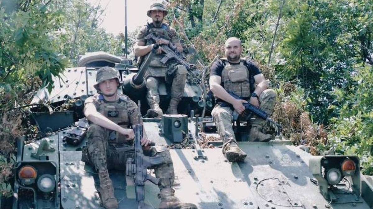 На Запорізькому напрямку екіпаж бойової машини «Бредлі» ЗСУ спалив у бою два танки ворога