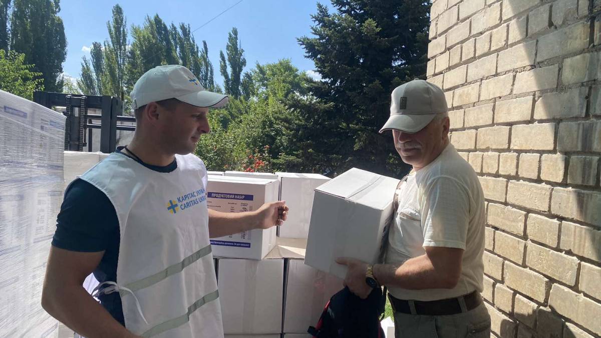 У Запоріжжі стартувала видача продуктових наборів від «Карітас»