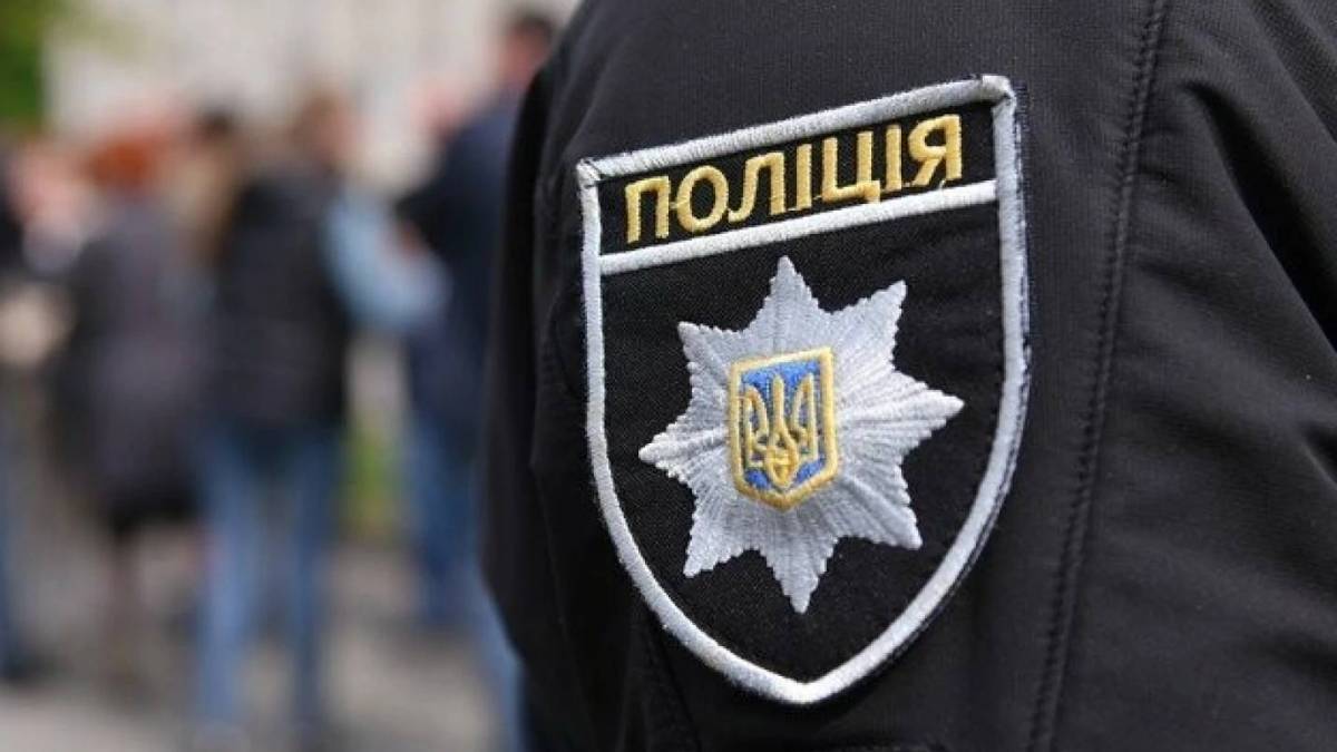 У Запоріжжі патрульні під час комендантської години врятували хворе немовля (відео)
