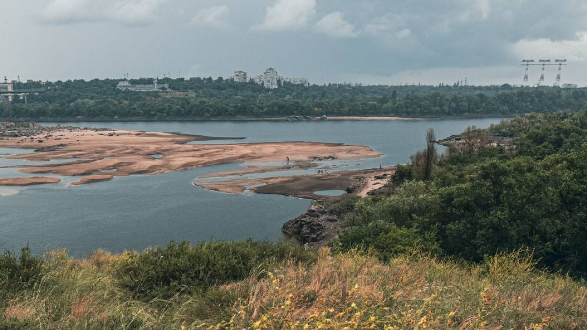 У Запоріжжі з островів Дніпра щодня рятують “робінзонів”
