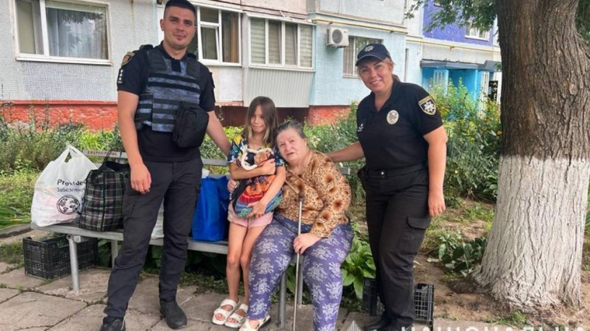 На Запоріжжі евакуювали з прифронтового селища пенсіонерку, будинок якої постраждав від ворожого обстрілу
