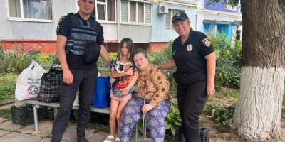 На Запоріжжі евакуювали з прифронтового селища пенсіонерку, будинок якої постраждав від ворожого обстрілу