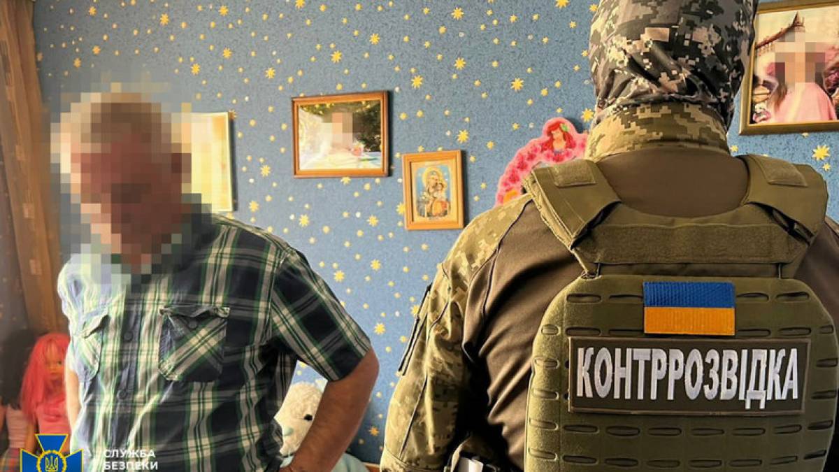 У Запорііжжі затримали агента рф, який під ліжком доньки облаштував схрон зі зброєю