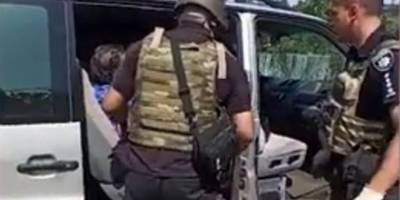 На Запоріжжі триває евакуація з Преображенки: поліцейські вивезли з-під обстрілів літнє подружжя
